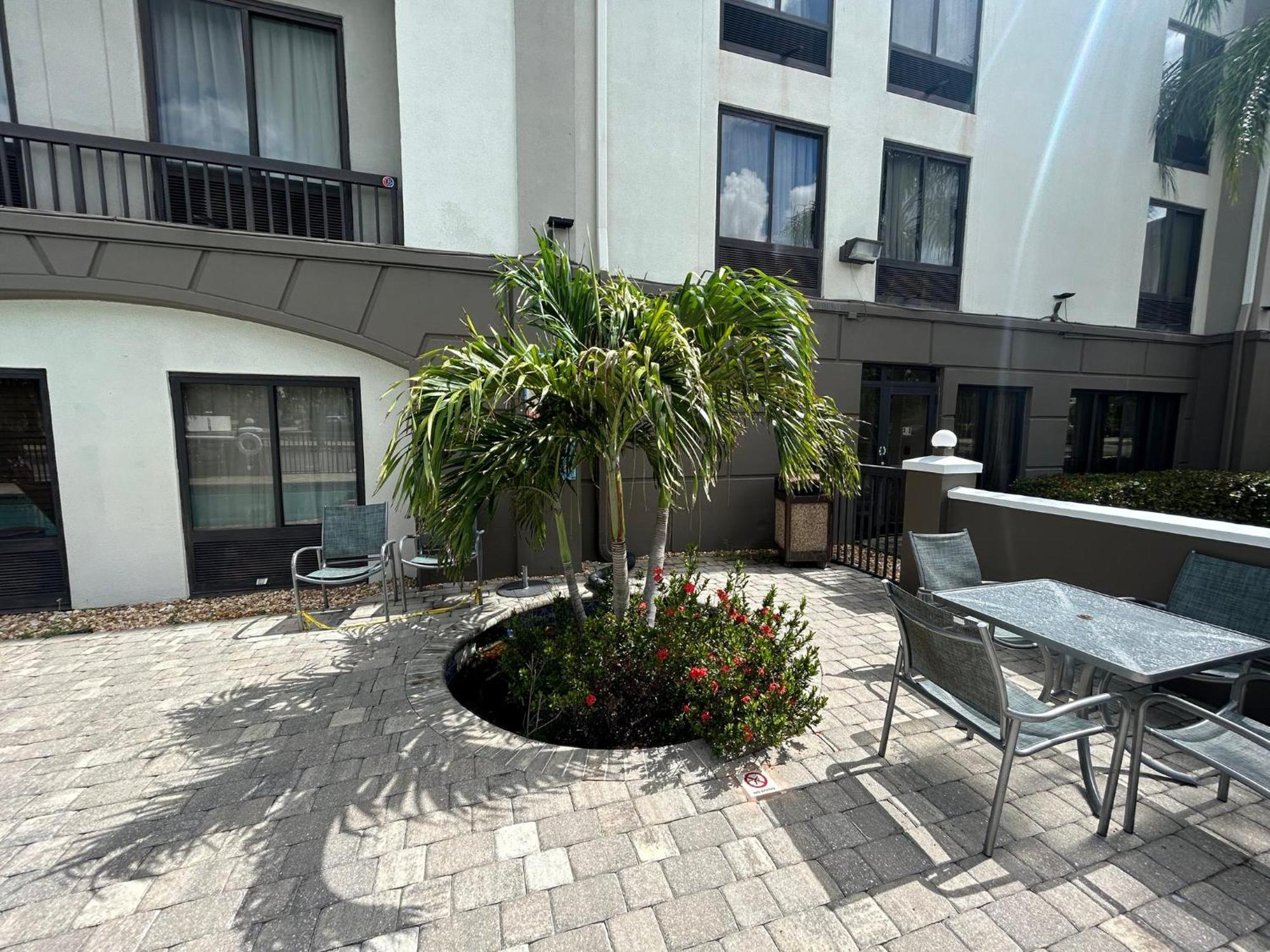 Airport Inn Fort Myers Eksteriør billede